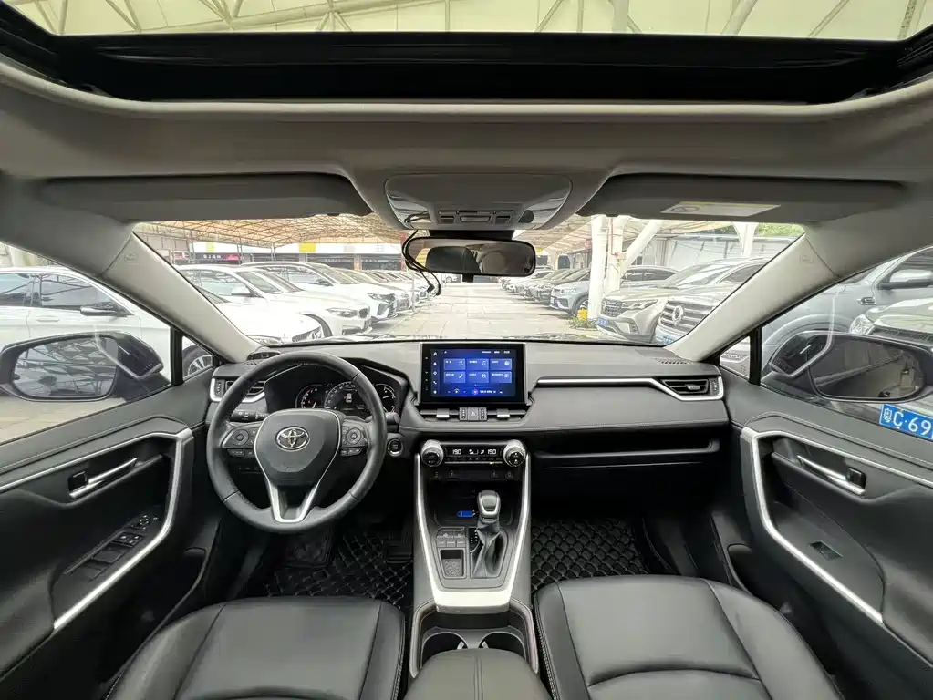 Toyota RAV4 2021 2.0L CVT PLUS