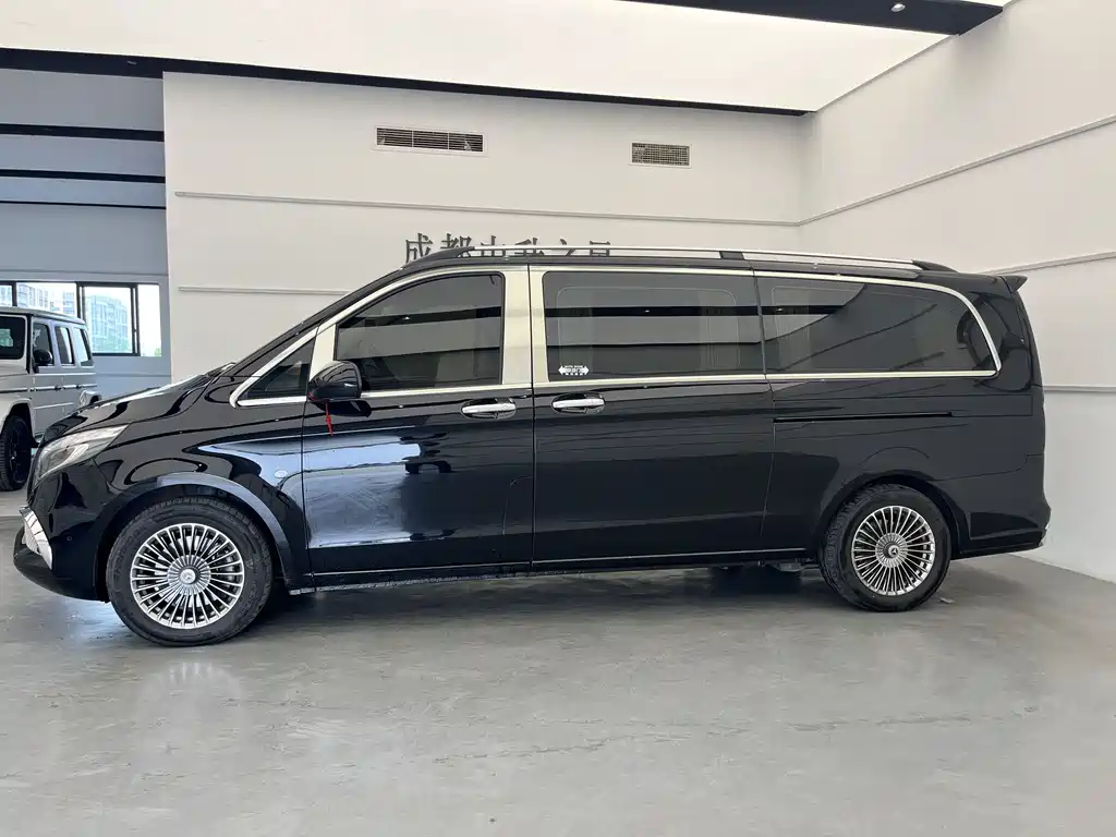 Mercedes-Benz Vito 2023 2.0T 7 мест