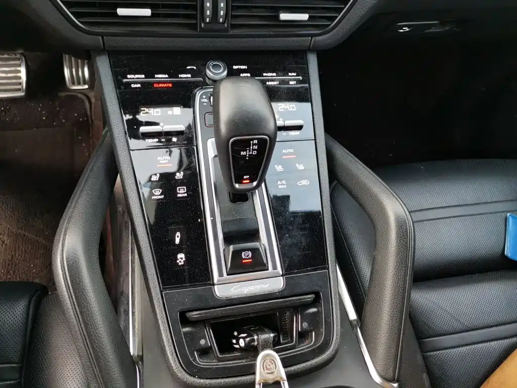 Porsche Cayenne — миниатюра 15