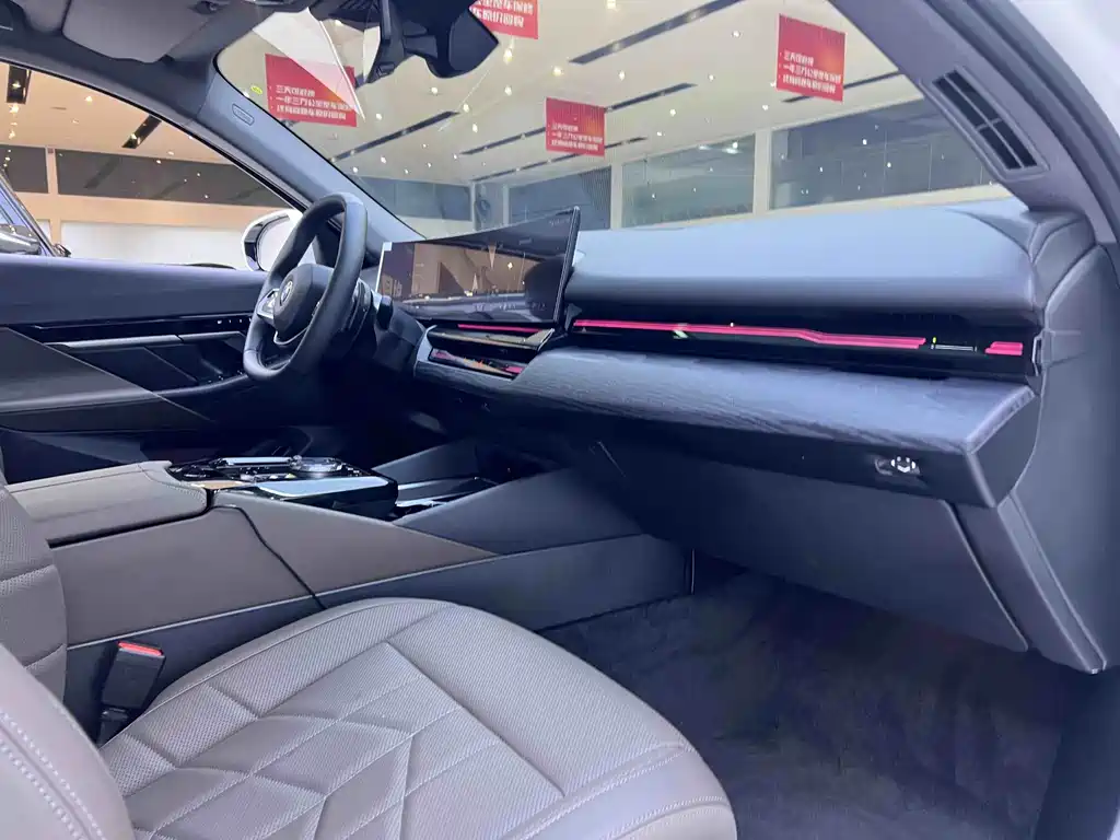 BMW 5 Series — миниатюра 3