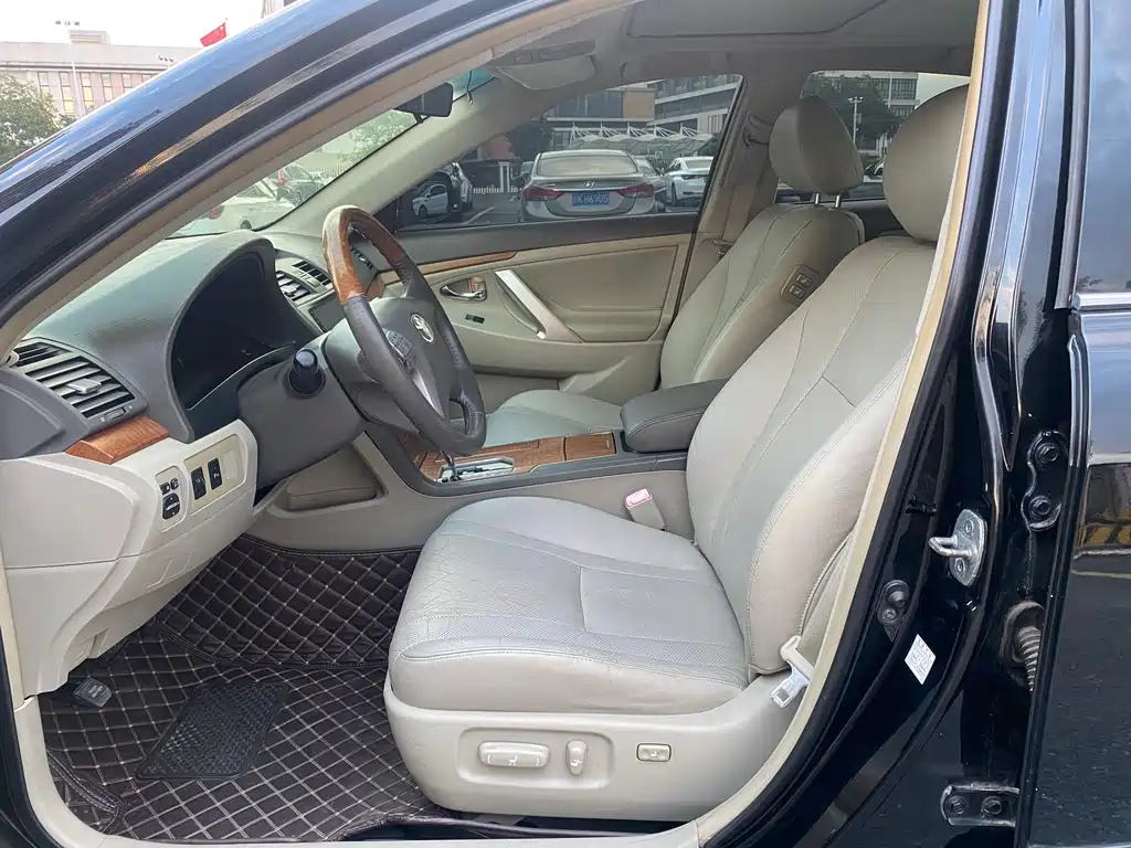 Toyota Camry — миниатюра 7