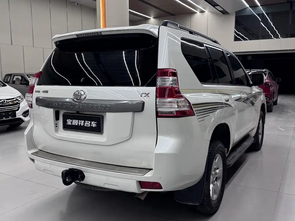 Toyota Land Cruiser Prado 2016 2.7L AT Standard