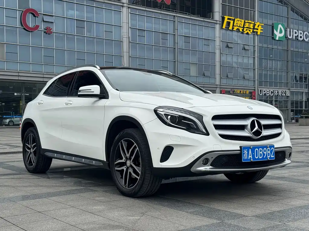 Mercedes-Benz GLA 2015 GLA 220 4MATIC Fashion