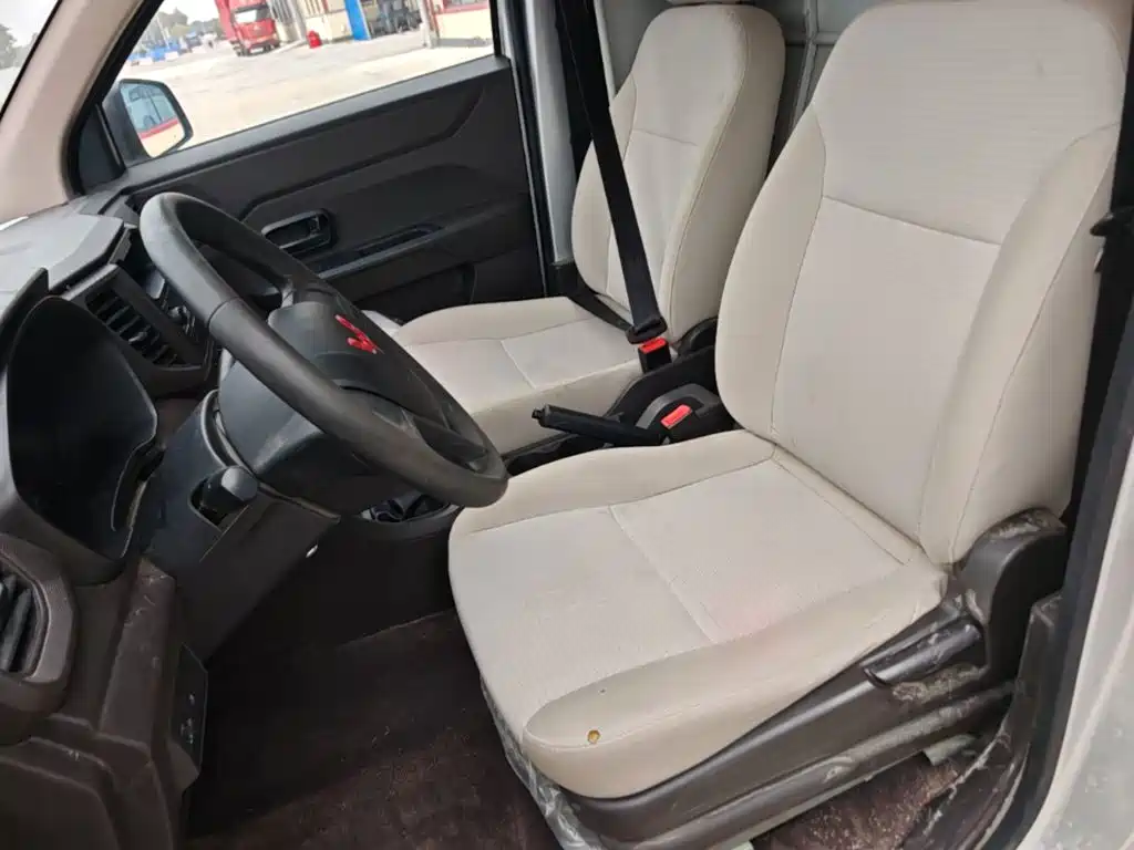 Wuling Hongguang V — миниатюра 15