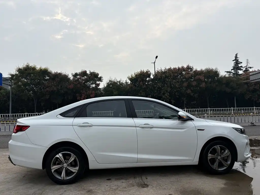 Geely Emgrand GL — миниатюра 5