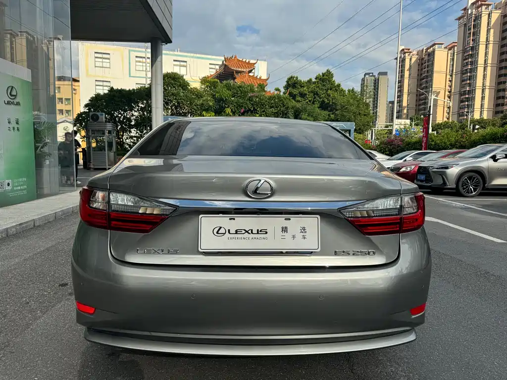 LEXUS  ES
