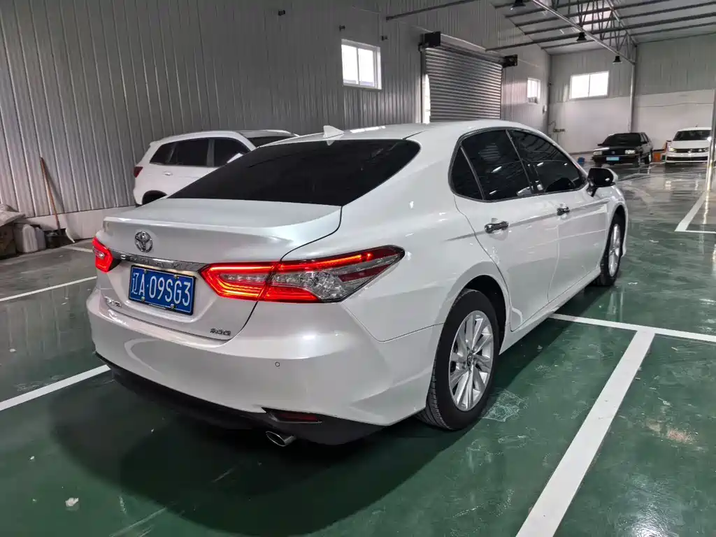 Toyota Camry 2023 2.0G Luxury