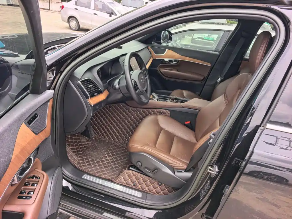 Volvo XC90 — миниатюра 9