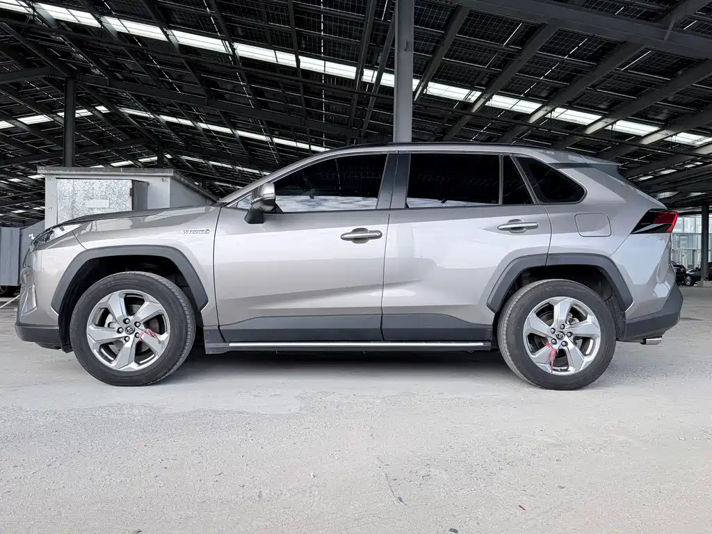 Toyota RAV4 — миниатюра 3