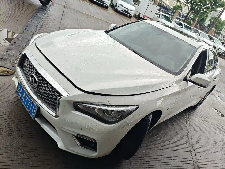 Купить Infiniti Q50L