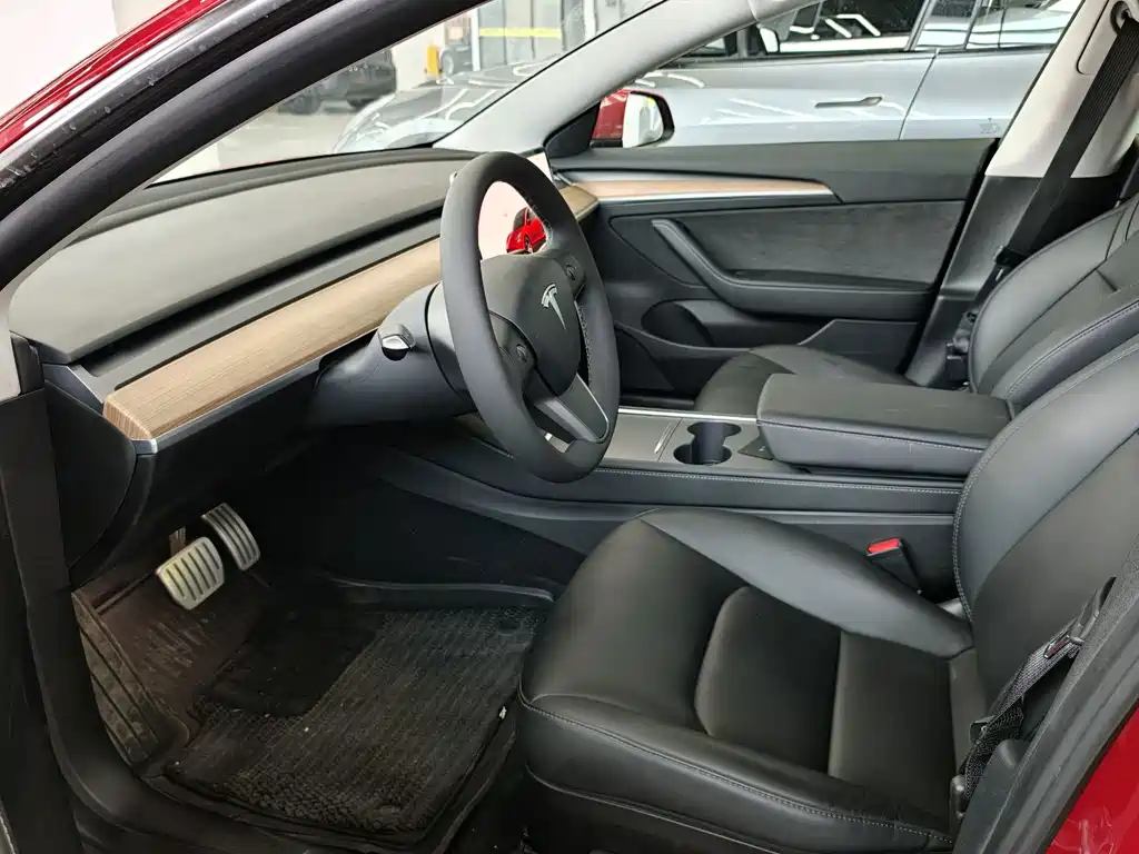 Tesla Model 3 — миниатюра 8
