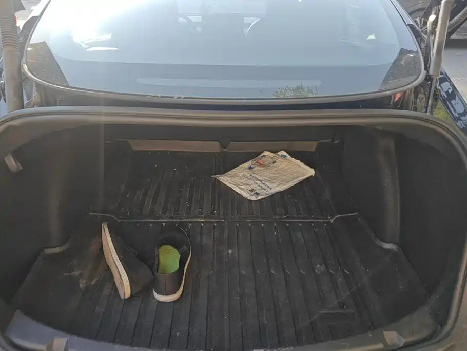 Tesla Model 3 — миниатюра 4