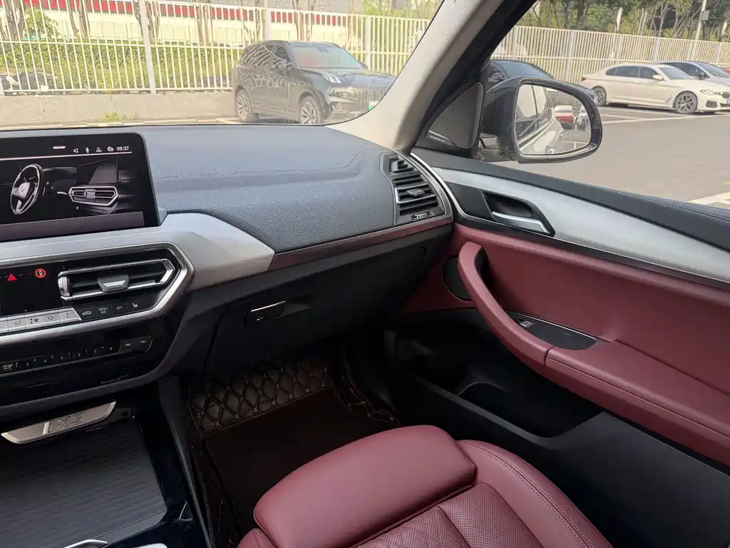BMW iX3 — миниатюра 17