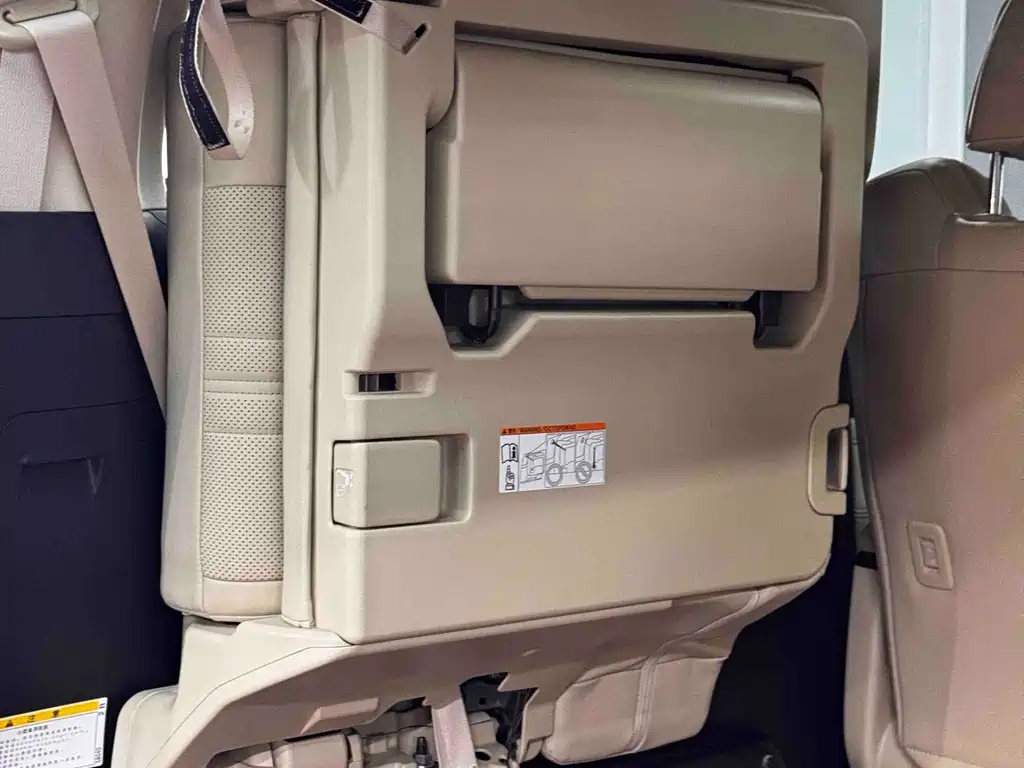 Toyota Alphard — миниатюра 26