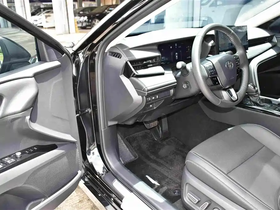 Toyota Camry 2024 2.5HG Luxury
