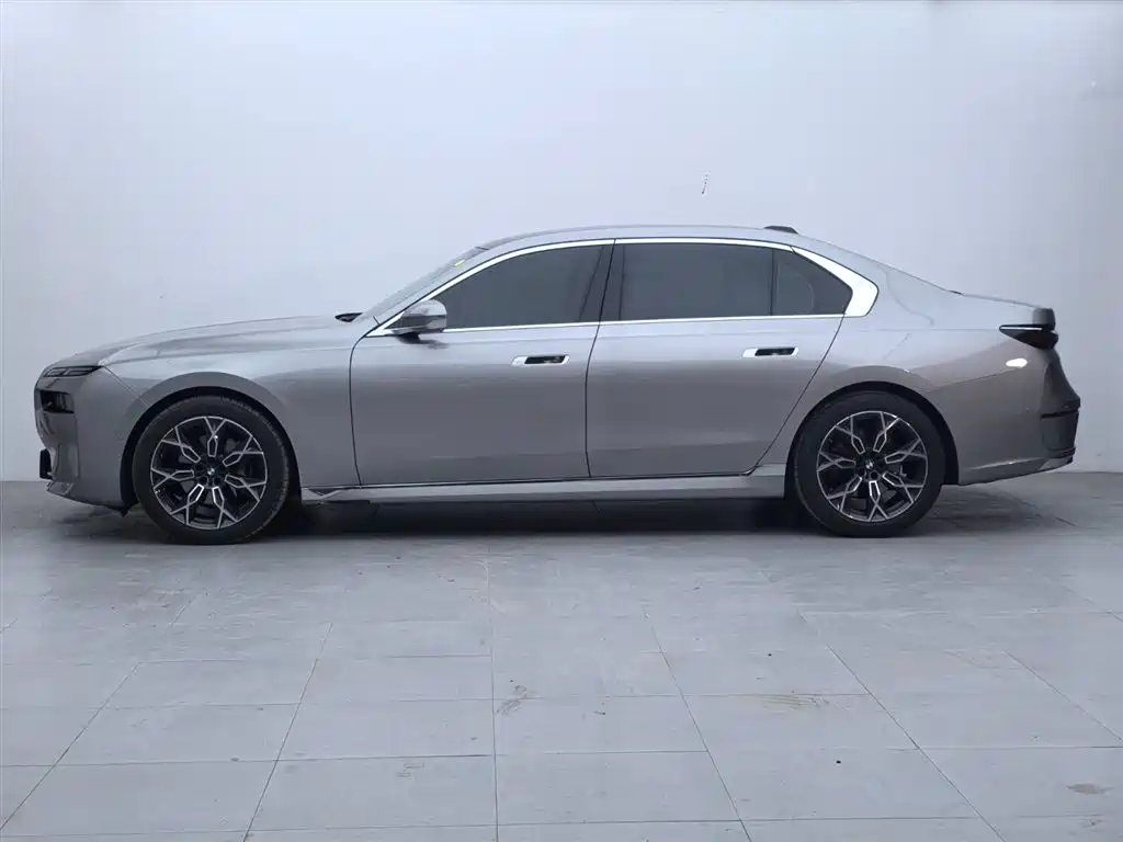 BMW 7 Series 7 2023 735Li Luxury