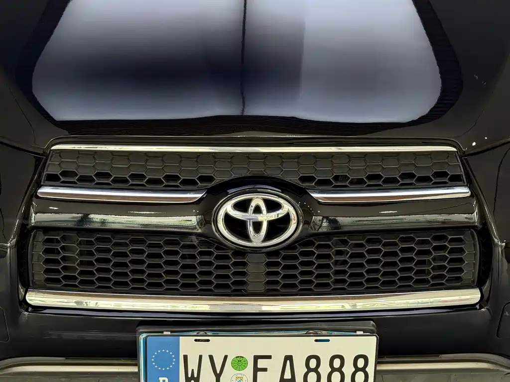 Toyota RAV4 — миниатюра 4