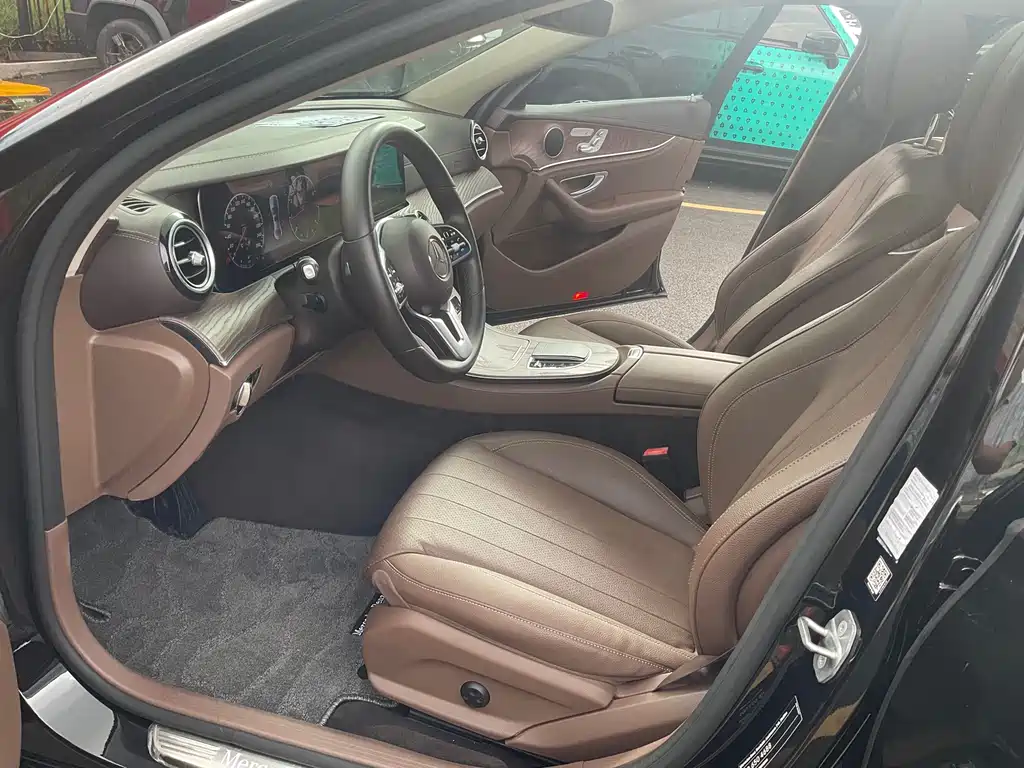 Mercedes-Benz E-Class — миниатюра 8