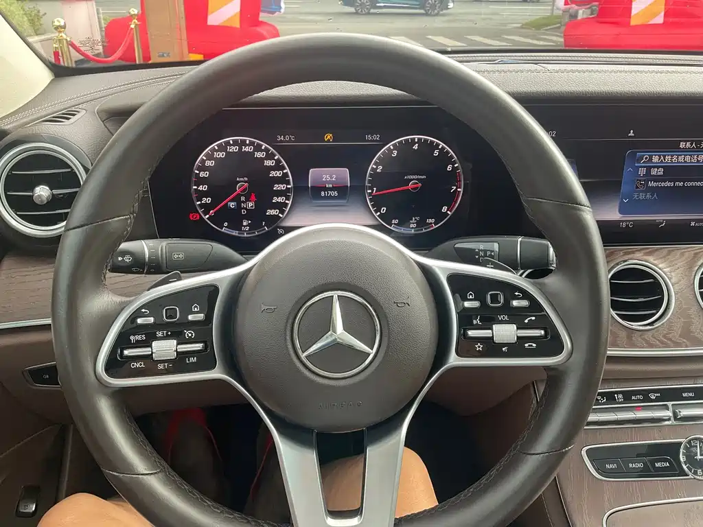 Mercedes-Benz E-Class — миниатюра 10