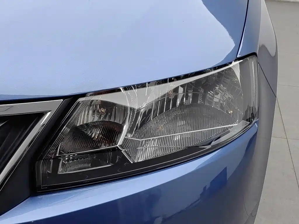 Skoda Rapid Spaceback — миниатюра 7
