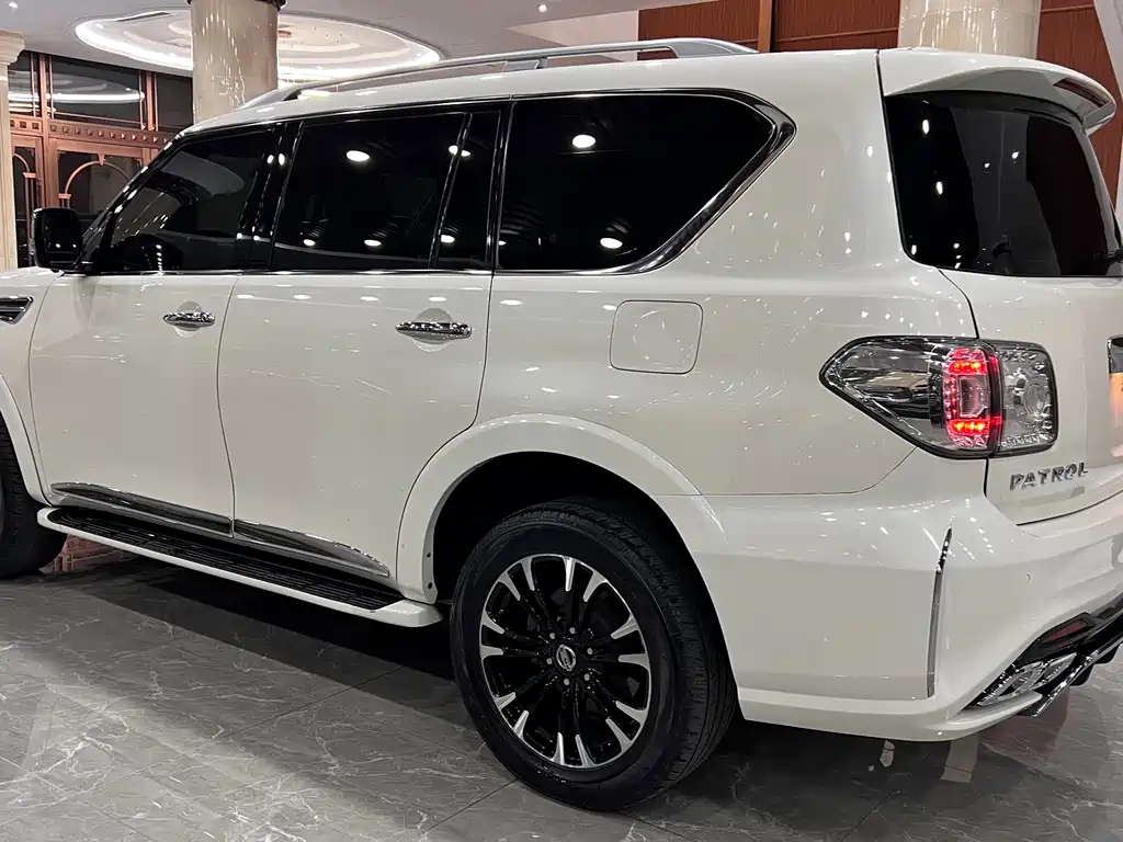 Nissan Patrol — миниатюра 6