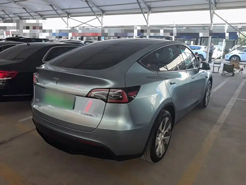 Tesla Model Y — миниатюра 7