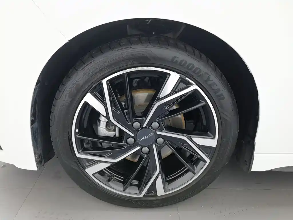 Lynk & Co 03 — миниатюра 17