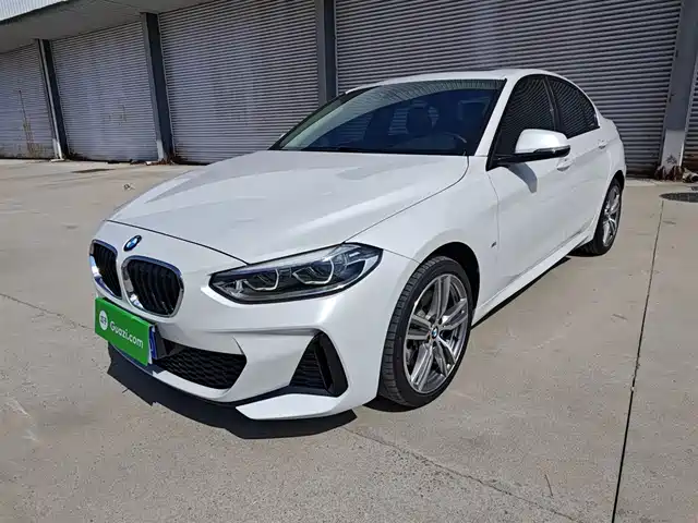 BMW  1 SERIES