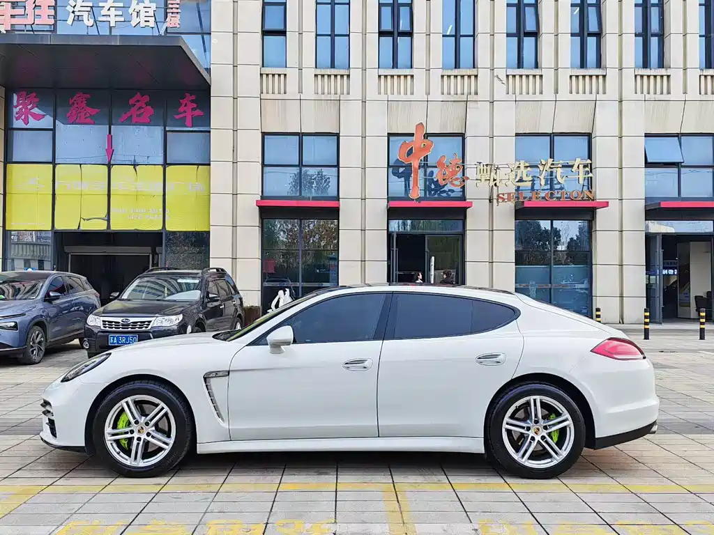 Porsche Panamera 2013 Panamera 4 Platinum Edition 3.6L