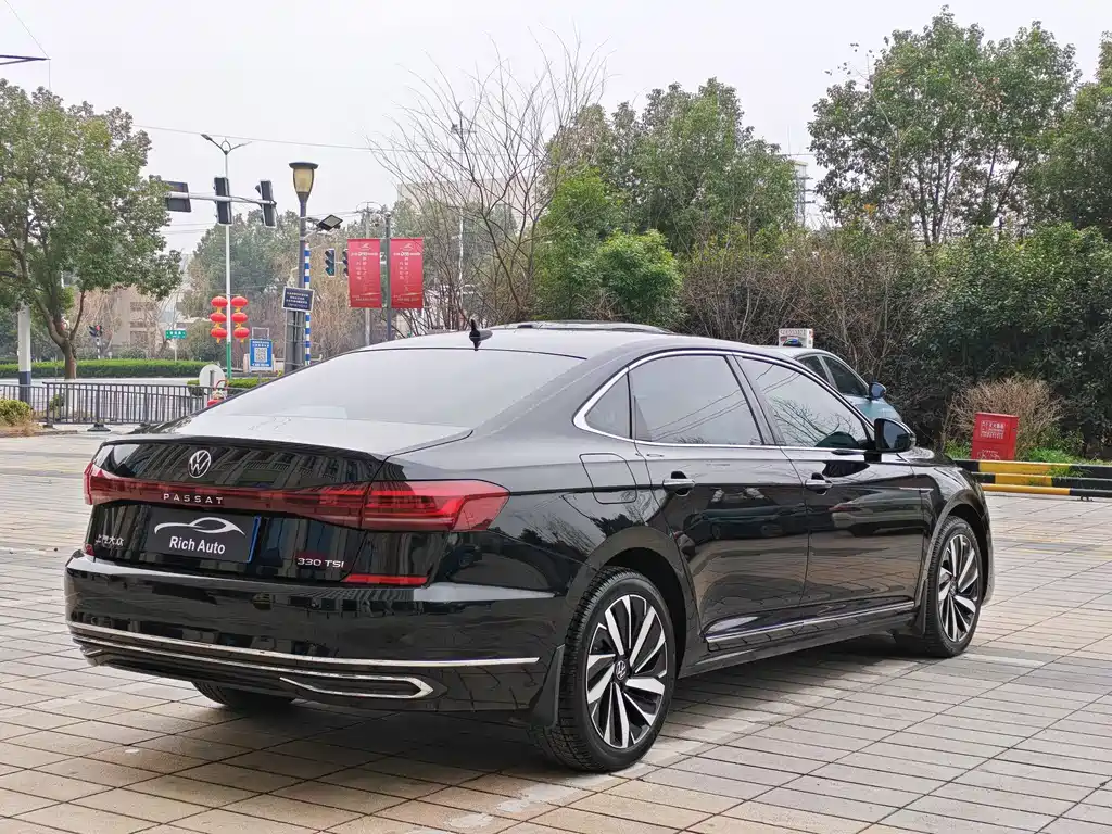 Volkswagen Passat 2022 330TSI Luxury