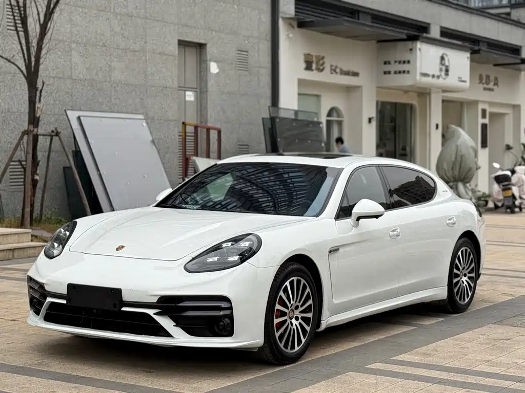 PORSCHE PANAMERA