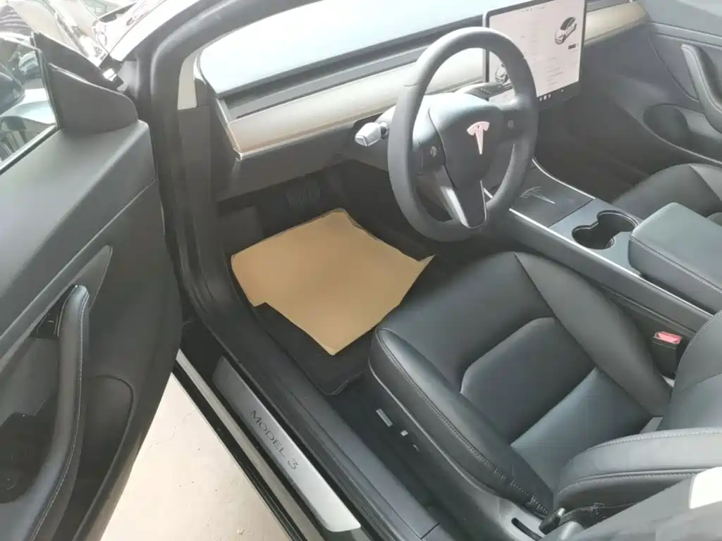 Tesla Model 3 — миниатюра 16