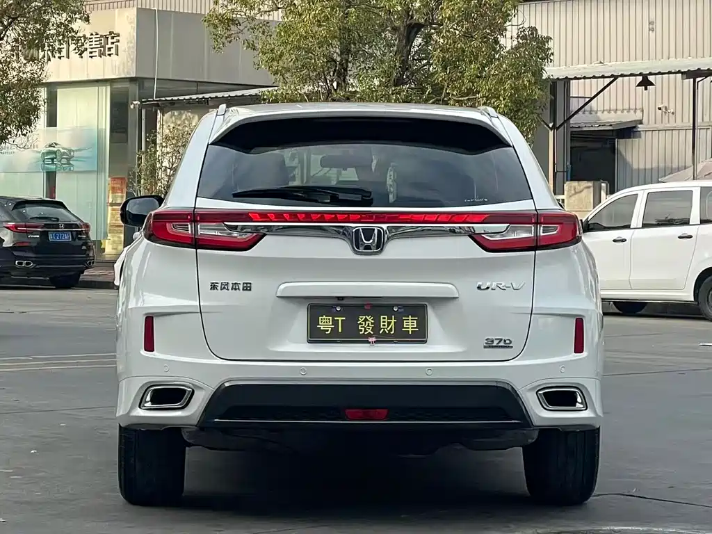HONDA UR V