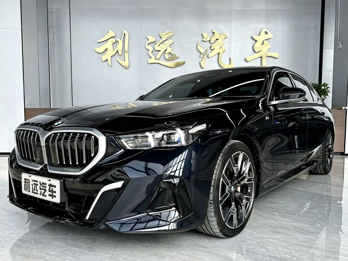 宝马5系 2025款 530Li 尊享型 M运动套装 2025