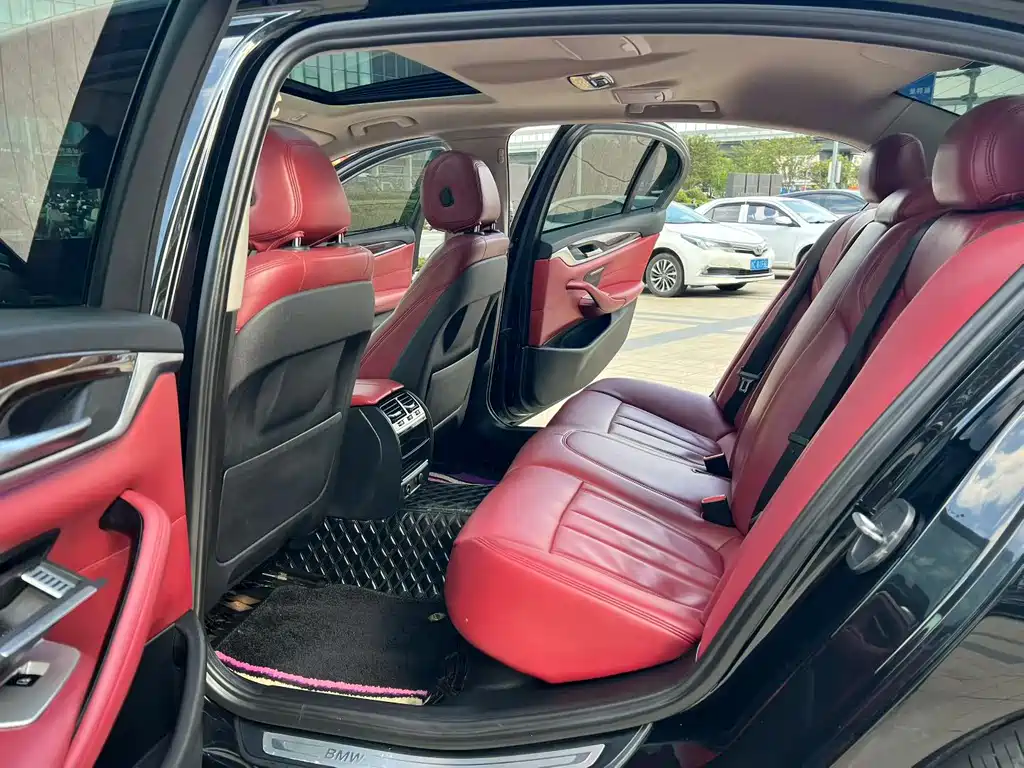 BMW 5 Series — миниатюра 6