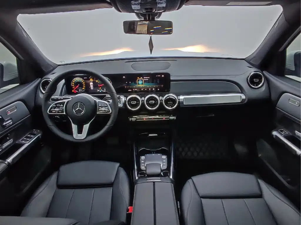 Mercedes-Benz GLB — миниатюра 8