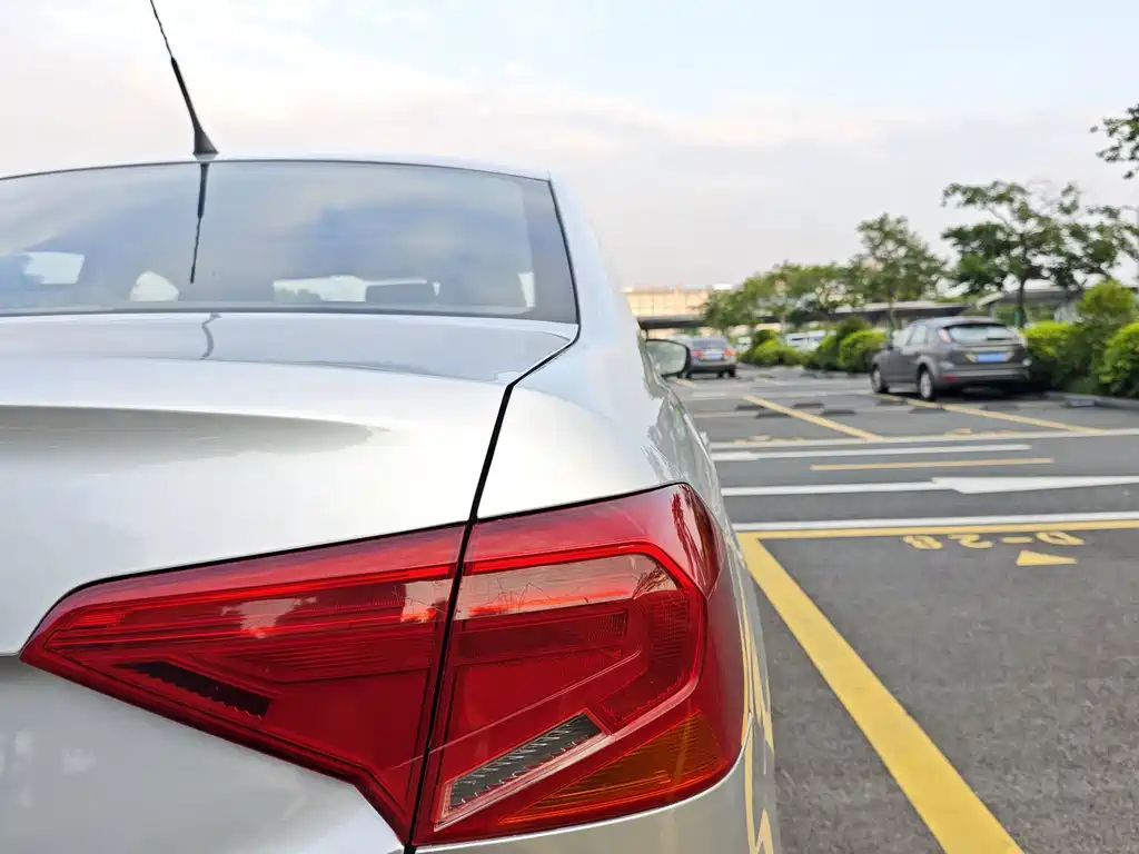 Volkswagen Jetta — миниатюра 18