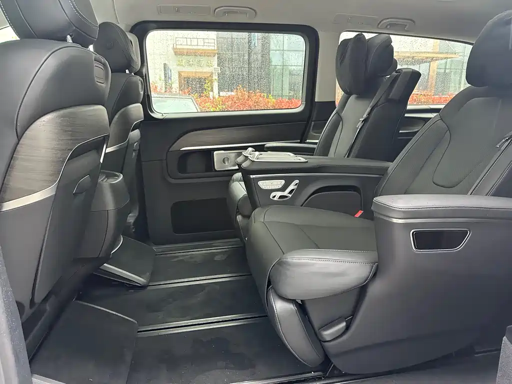 Mercedes-Benz V-Class V 2024 V 300 L Luxury