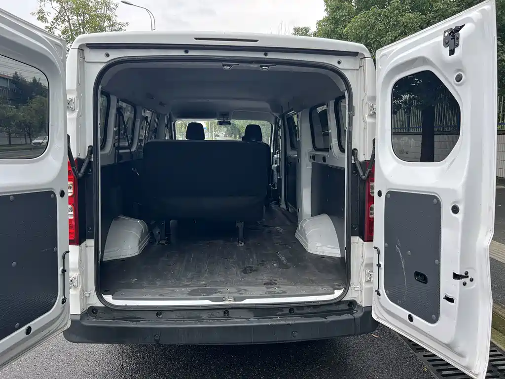 Wuling Yangguang — миниатюра 11