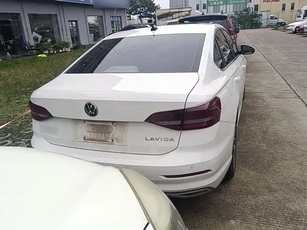 Volkswagen Lavida — миниатюра 6