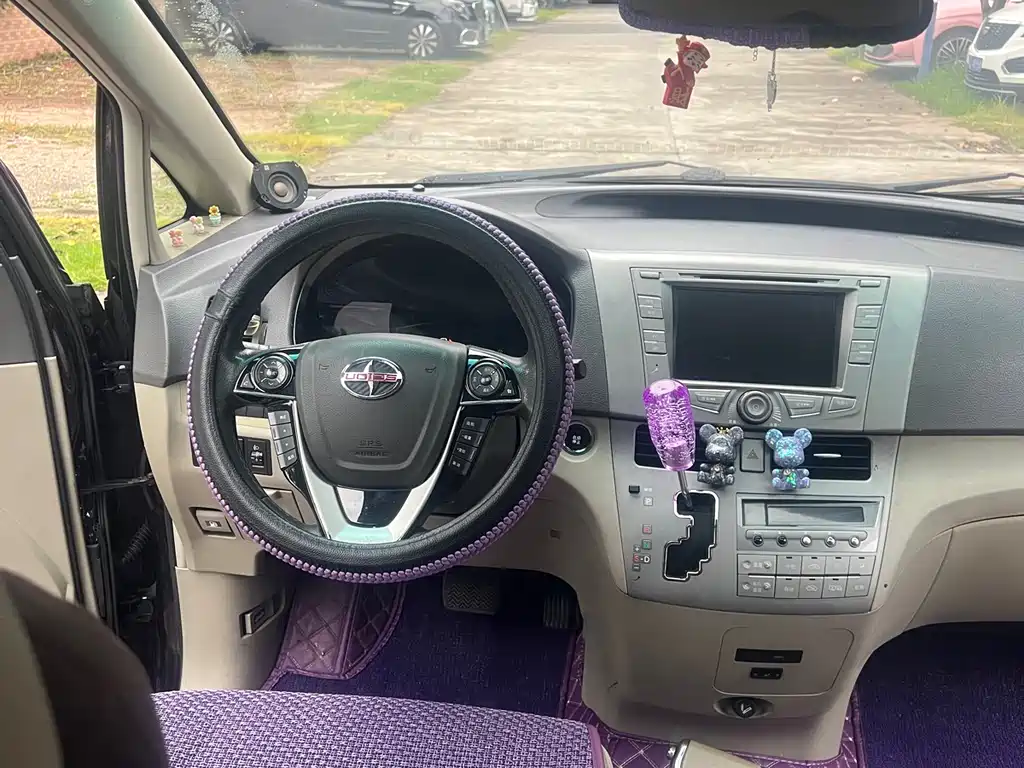 BYD M6 2015 2.4L AT Luxury
