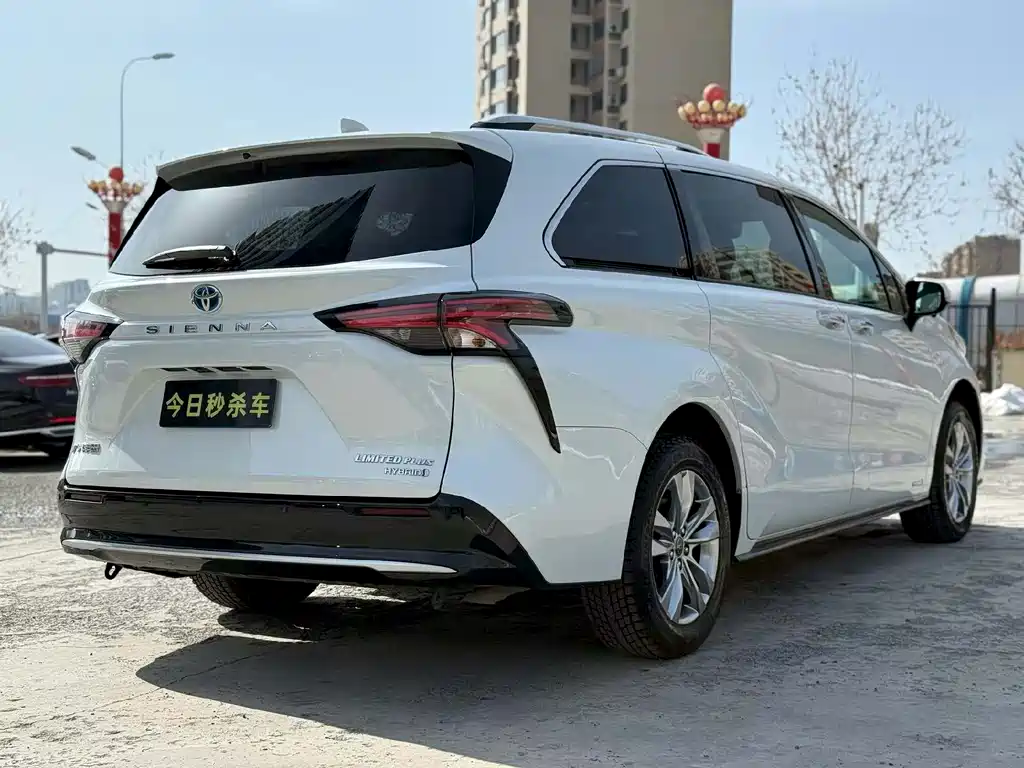 TOYOTA SIENNA