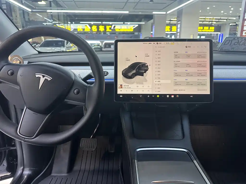 TESLA MODEL Y