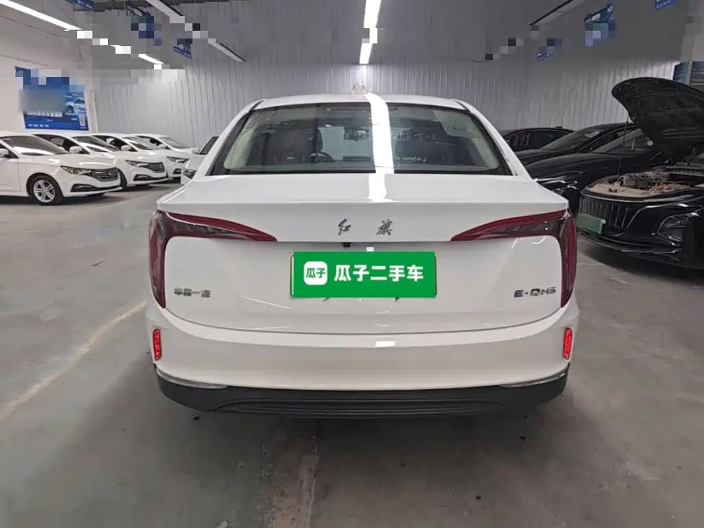 Hongqi Hongqi E-QM5 — миниатюра 6