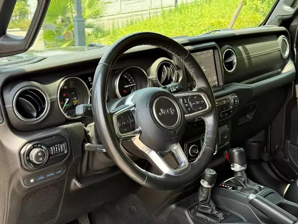 Jeep Wrangler PHEV — миниатюра 8