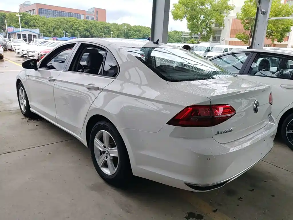 Volkswagen Lamando 2019 230TSI DSG V