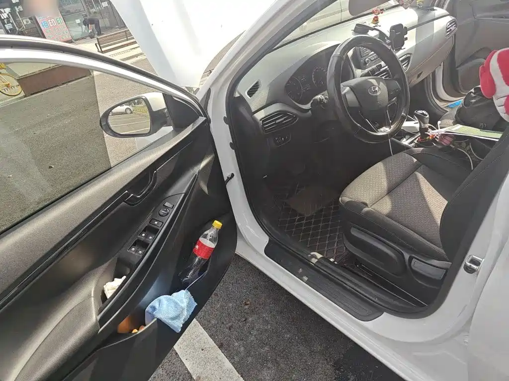 Hyundai Elantra — миниатюра 12