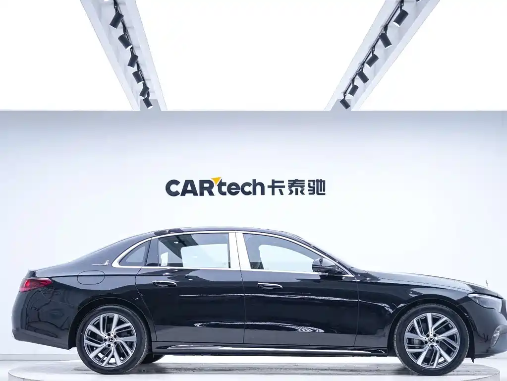 Mercedes-Benz E-Class — миниатюра 6