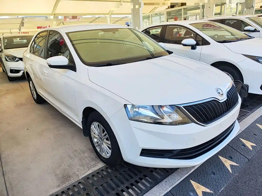 Skoda Rapid — миниатюра 4