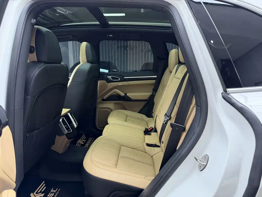 Porsche Cayenne — миниатюра 19